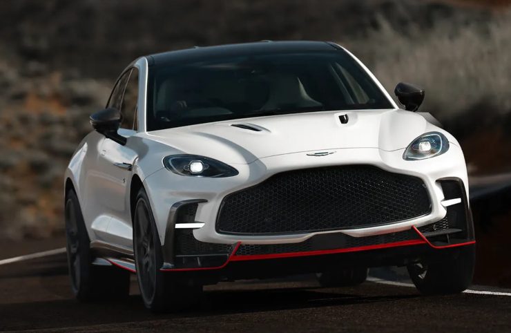 Auto supercar Aston Martin DBX S