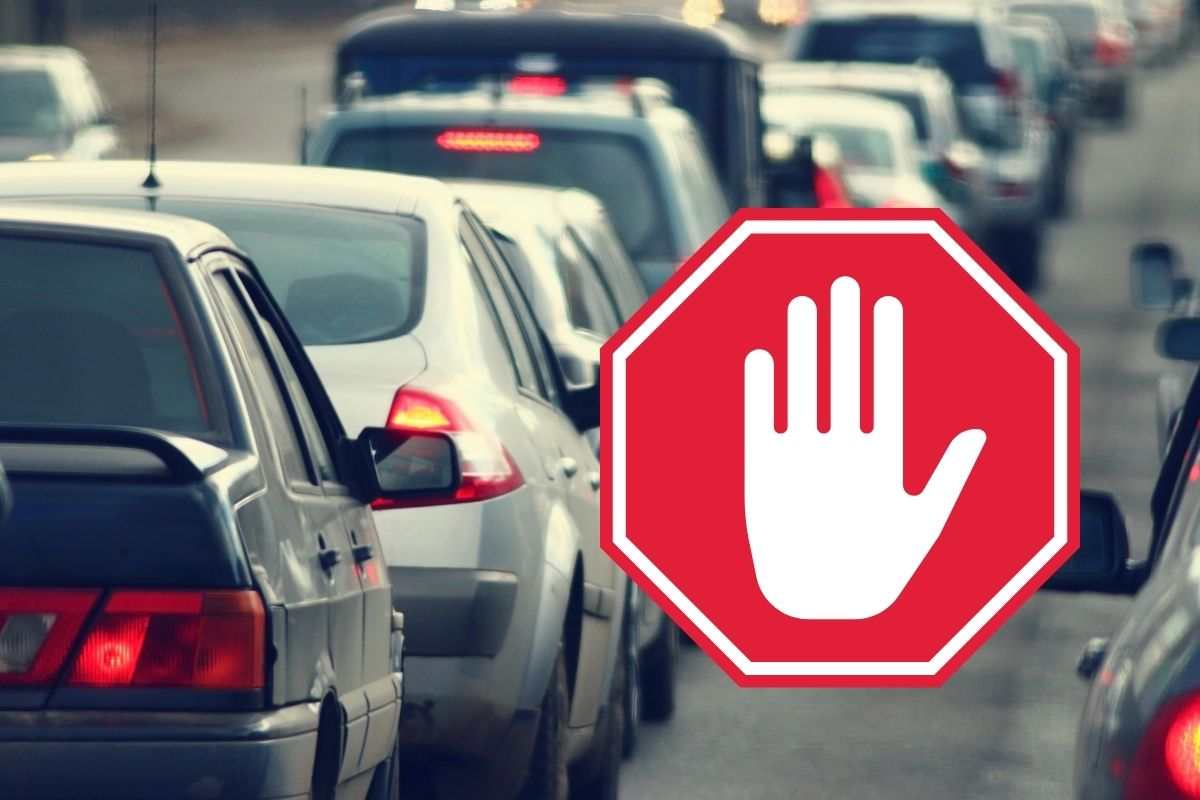 Guida autonoma stop Cina divieto