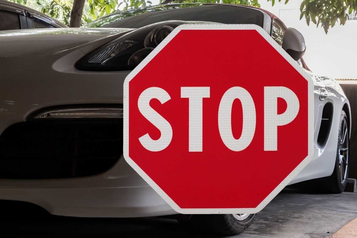 Porsche Taycan auto elettrica novità Cina addio
