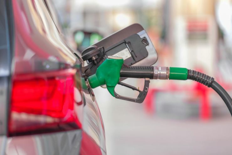 Benzina problemi accise aumenti Governo Meloni