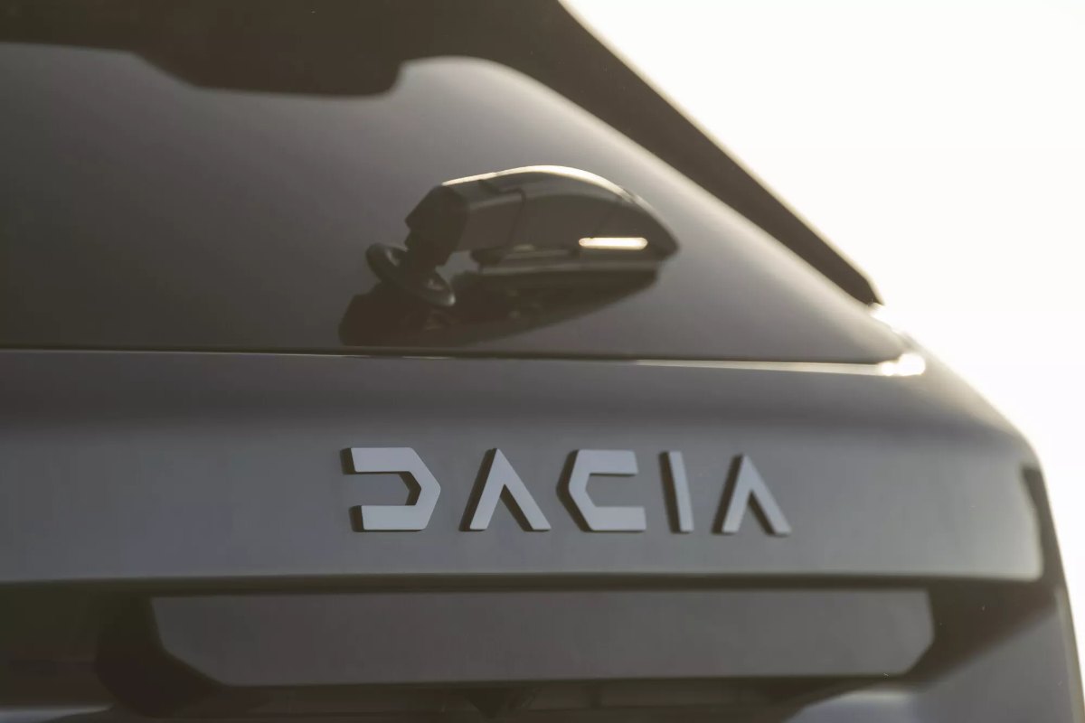 dacia logo auto suv