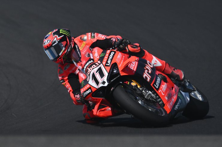 Andrea Locatelli Yamaha SBK Cremona Superbike Bulega Razgatlioglu Ducati BMW