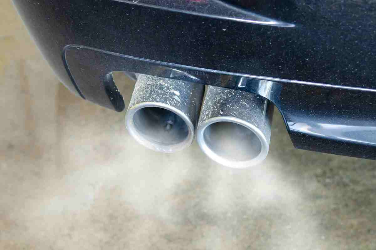 scarico auto emissioni