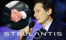 john elkann stretta mano stellantis