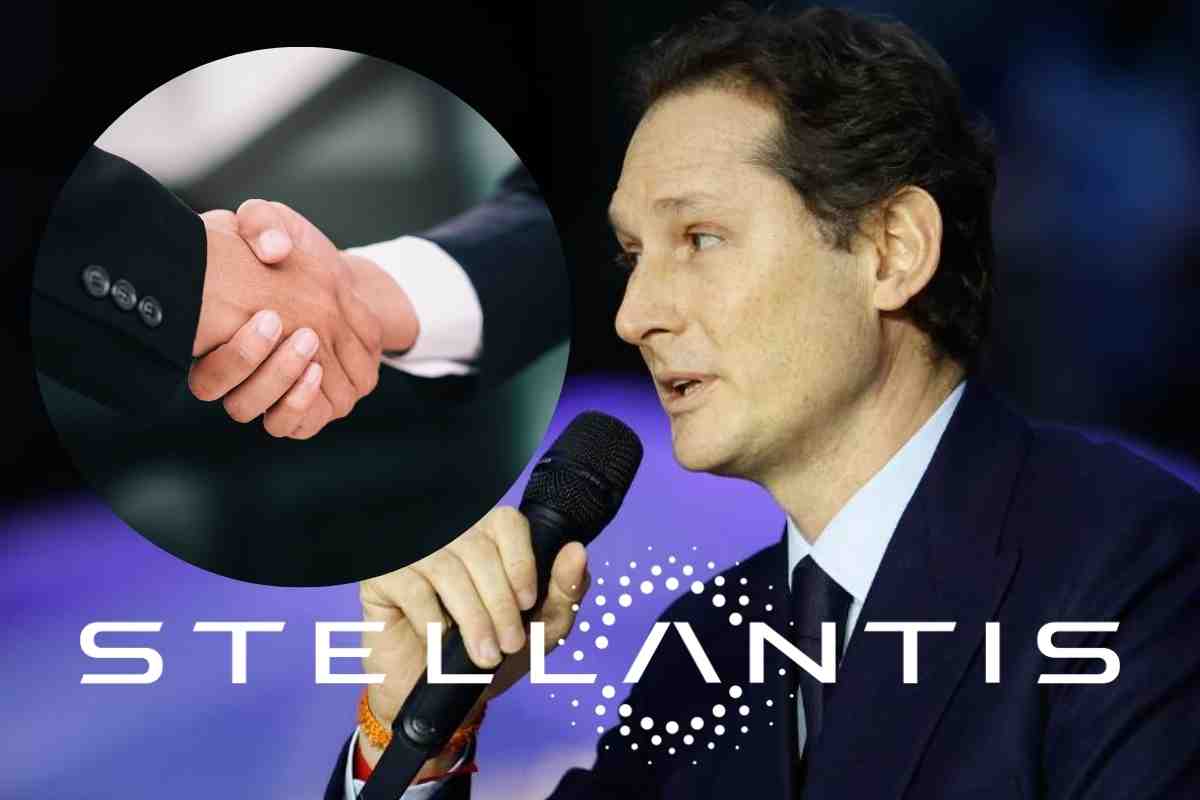 john elkann stretta mano stellantis