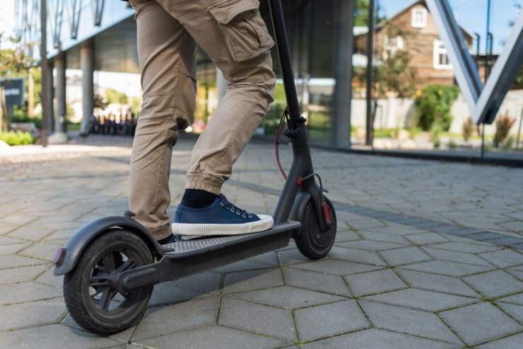 Monopattino assicurazione limiti velocità regole