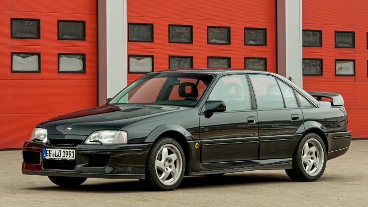 Auto berlina Opel Omega Lotus