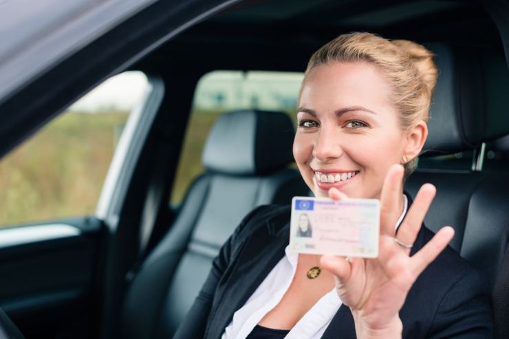 Patente auto giovani 24 anni