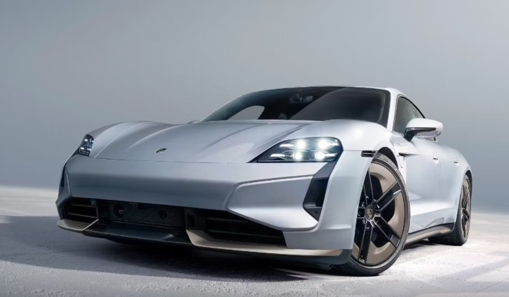 Porsche Taycan auto elettrica novità Cina addio