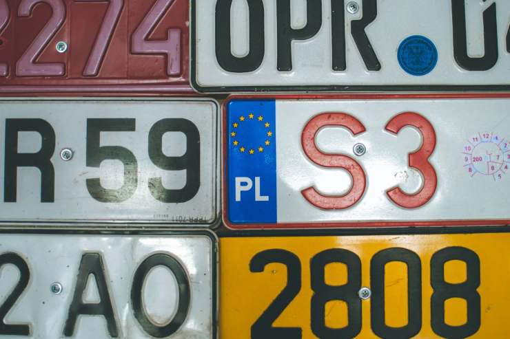 Targa auto novità multa 170 euro