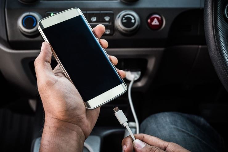 Telefono auto problemi batteria