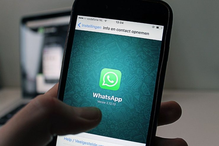 WhatsApp addio problemi Apple CarPlay