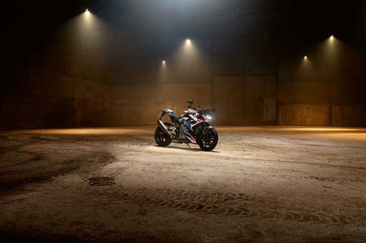 La BMW M1000R, coinvolta dal richiamo
