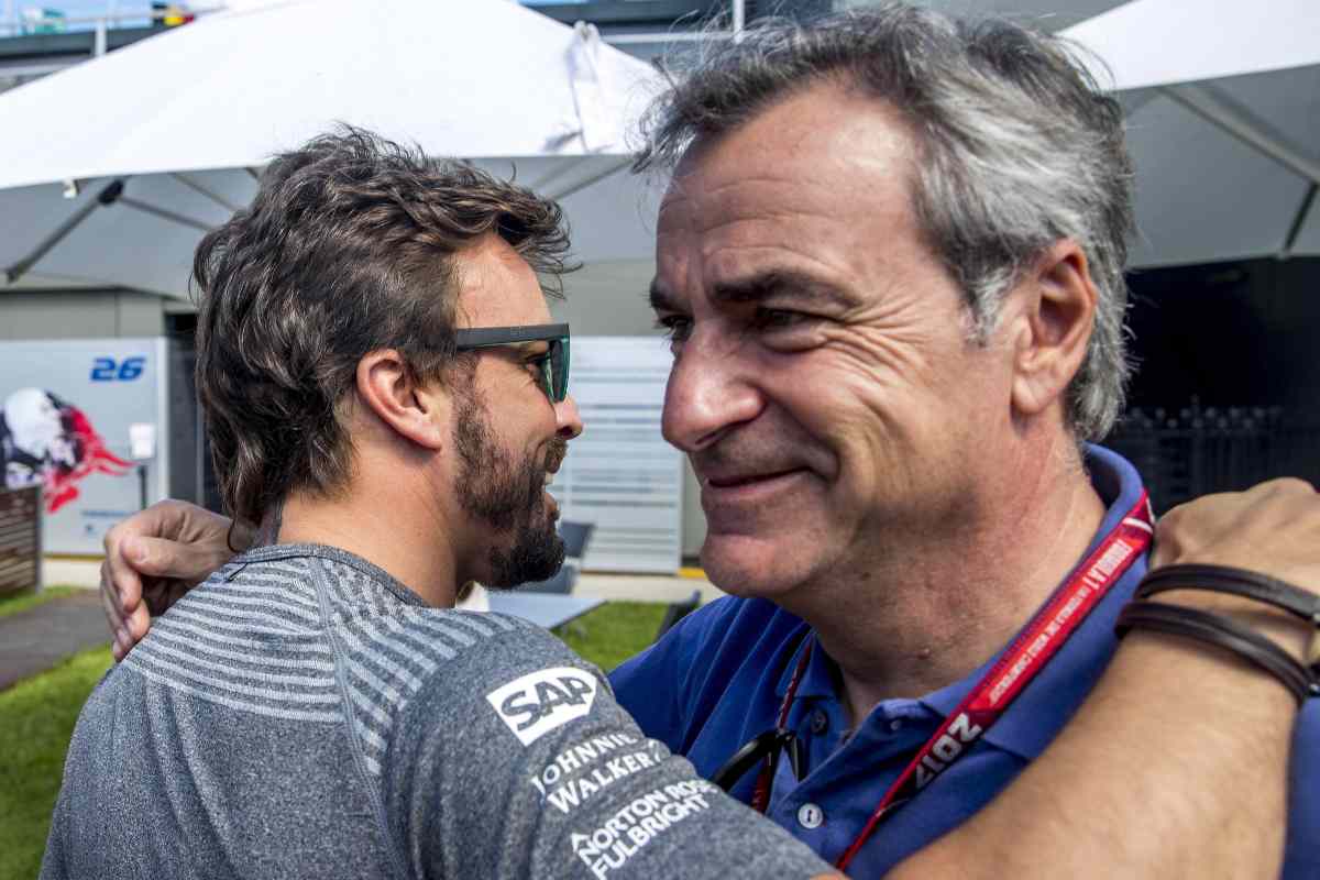 Carlos Sainz abbraccia Alonso