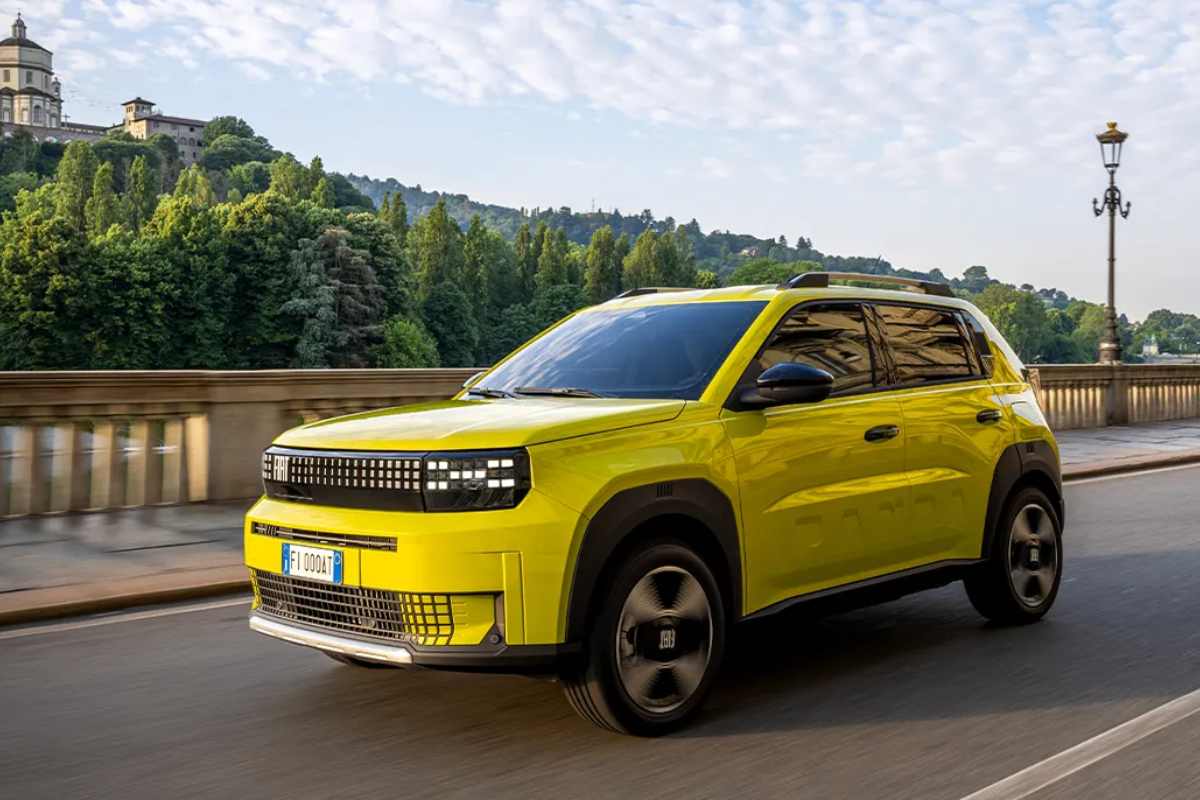 La Fiat Grande Panda elettrica in strada