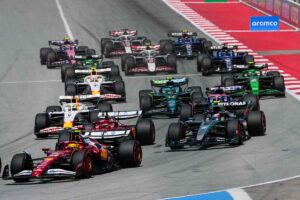 Formula 1 monoposto al via di un GP