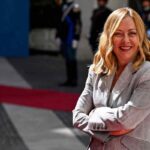 Giorgia Meloni sorride
