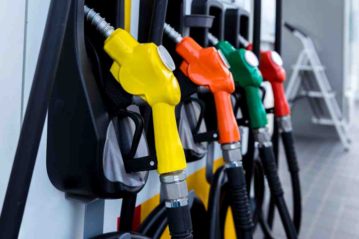 Prezzo benzina impenna