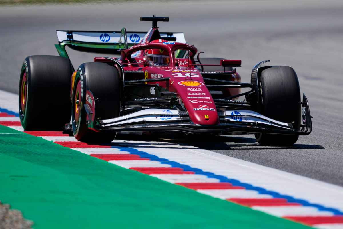 Leclerc in pista con la Ferrari