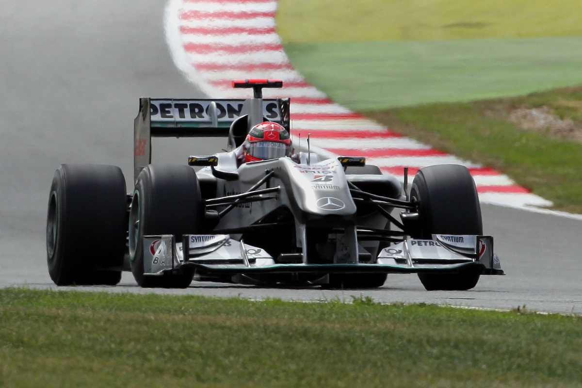 Michael Schumacher in pista con la Mercedes