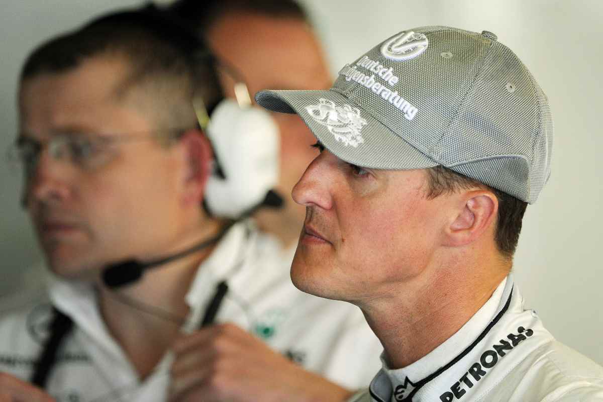 Schumacher nel box della Mercedes