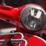 Il dettaglio di uno scooter Vespa