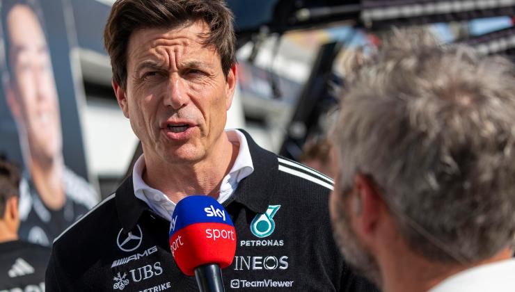 toto Wolff durante un'intervista