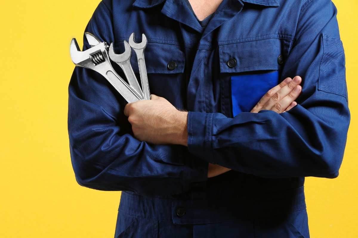 Trucco auto evitare meccanico