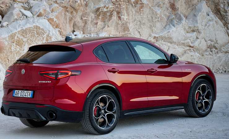 Alfa Romeo Stelvio elettrica rivoluzione