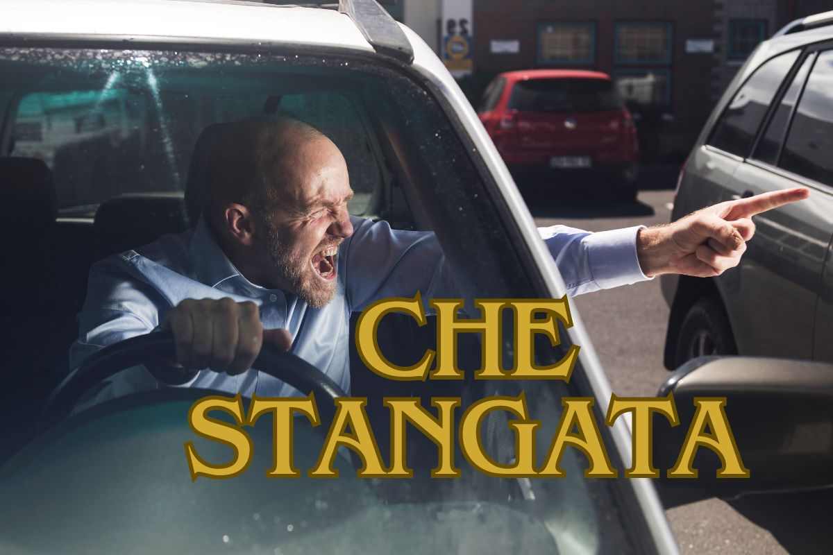 Automobilista gomito fuori multa