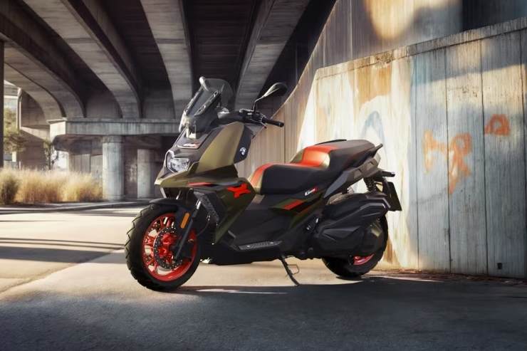 BMW C 400 X novità scooter