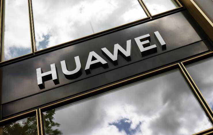 Huawei 3000 km autonomia ricarica