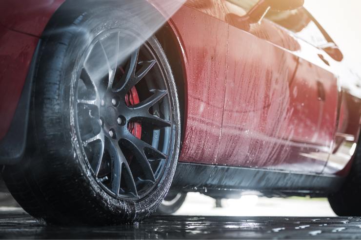 lavaggio auto ruote carrozzeria