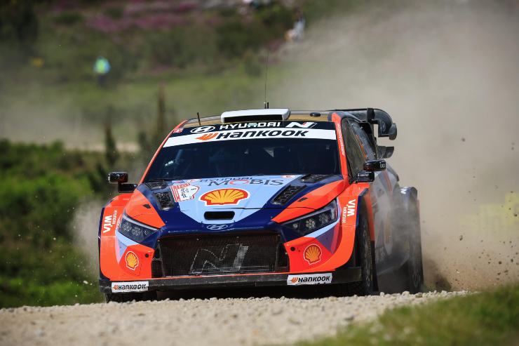 WRC Sardegna Italia Evans Ogier Tanak Hyundai Toyota