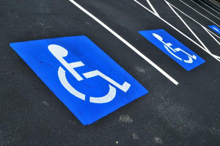 Parcheggio disabili multa 900 euro vietato