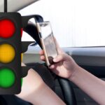 Telefono auto semaforo multa