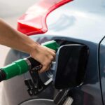 Rifornimento di benzina per un'auto