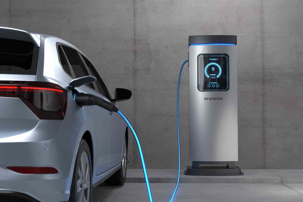 Auto elettrica in ricarica