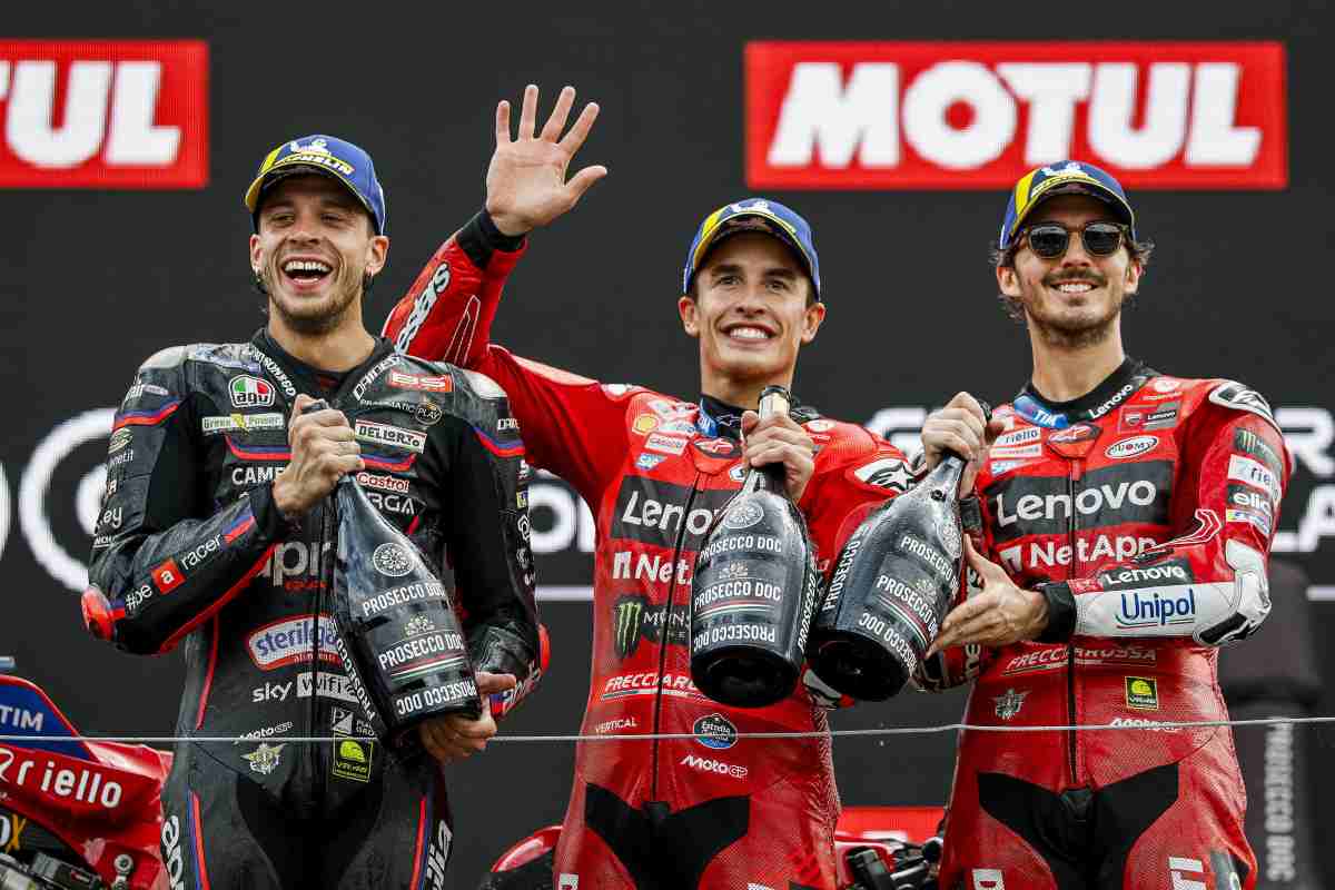 Bezzecchi con Marquez e Bagnaia sul podio
