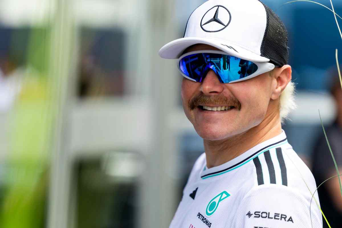 Valtteri Bottas sorride