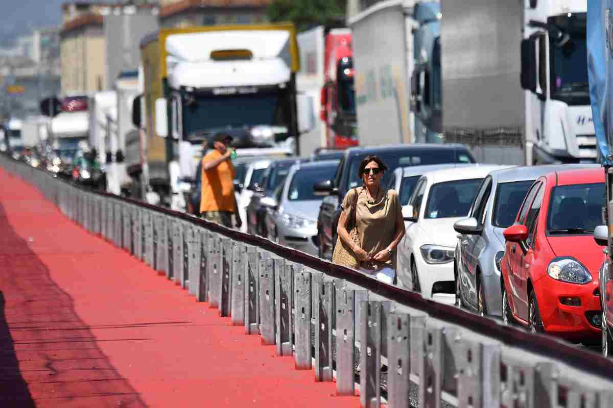 Auto imbottigliate nel traffico