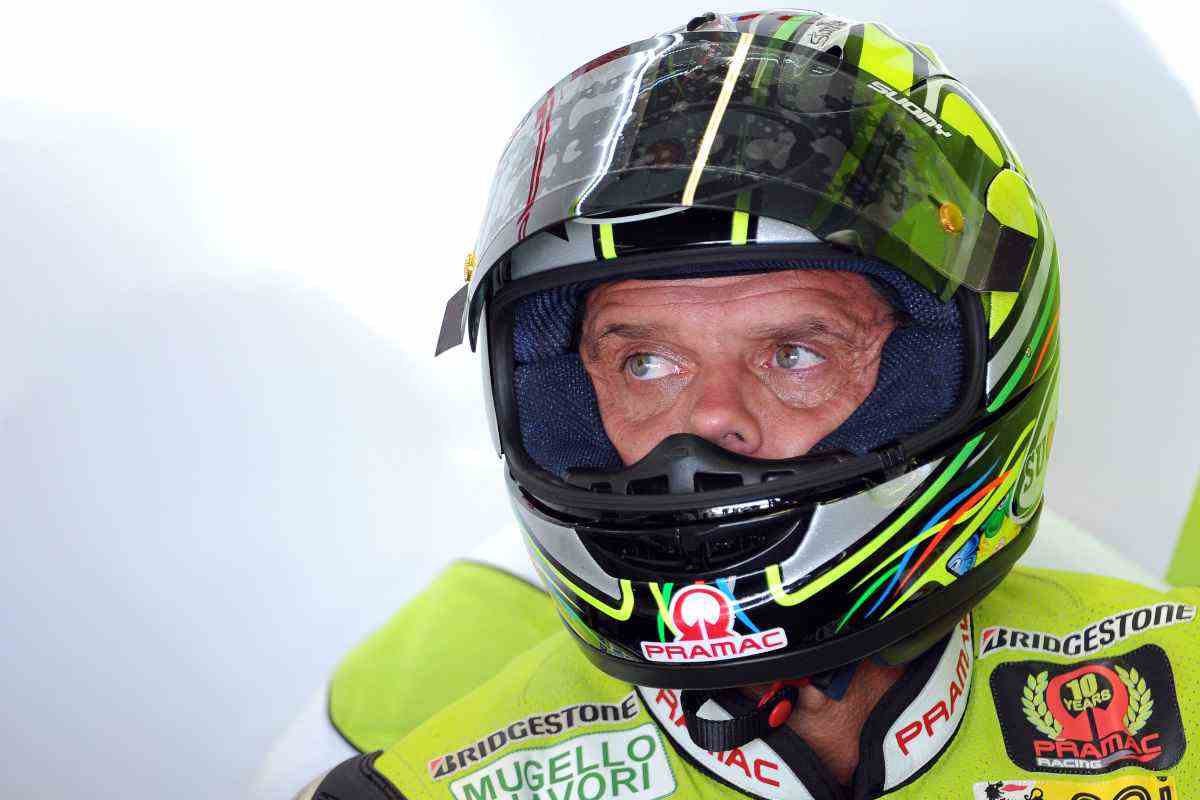 Loris Capirossi con il casco