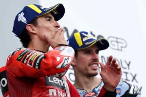 Marquez esulta sul podio