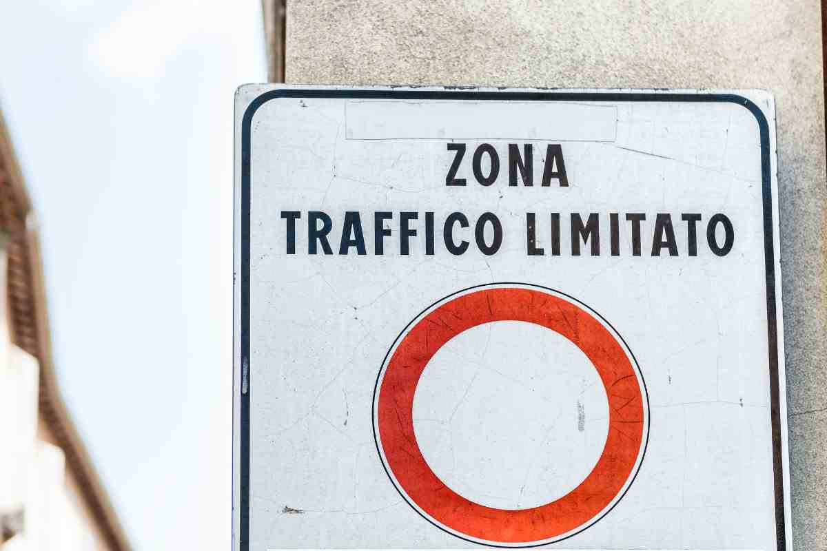 Cartello che indica la Zona a Traffico Limitato