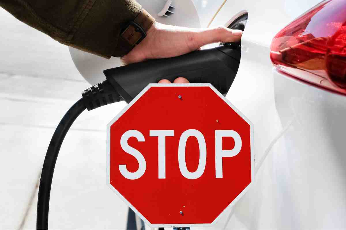 Stop auto elettrica