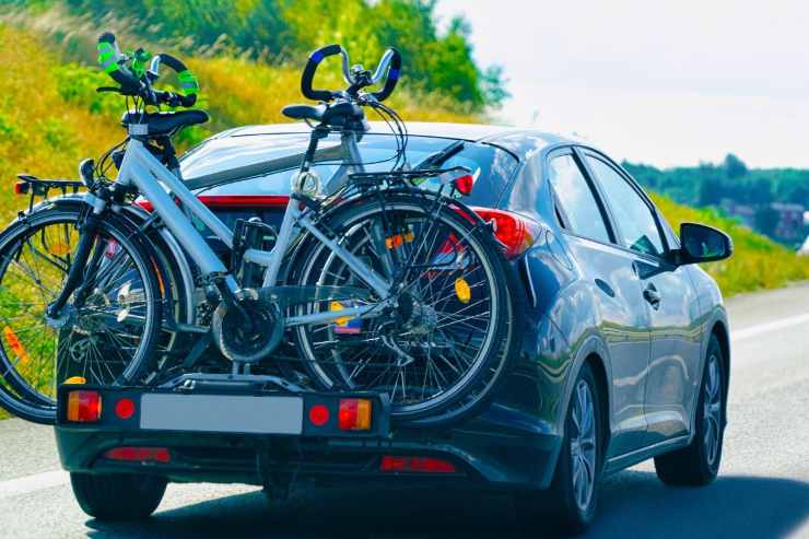 Bici auto multa 300 euro patente