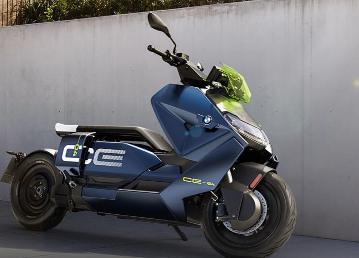 BMW CE 04 novità maxi scooter elettrico