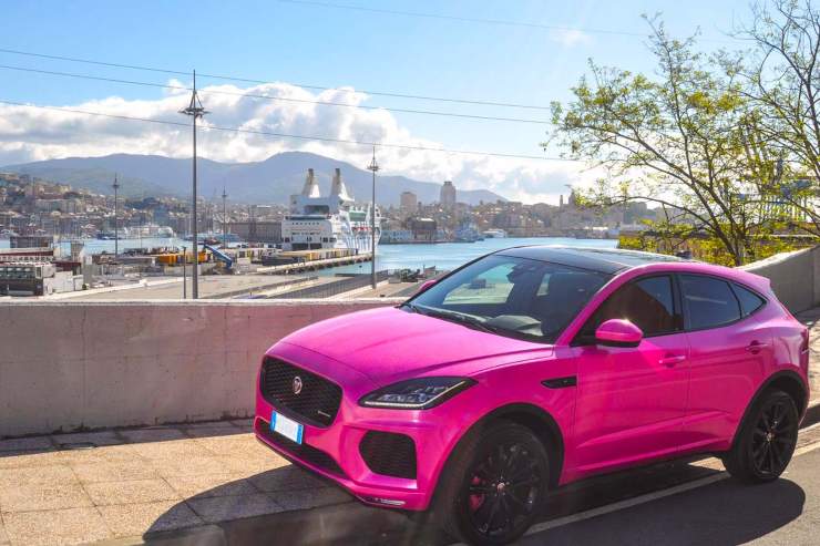 Elettra Lamborghini Jaguar E Pace rosa