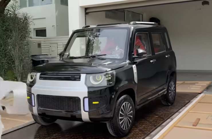 Land Rover Defender Cina 5000 euro