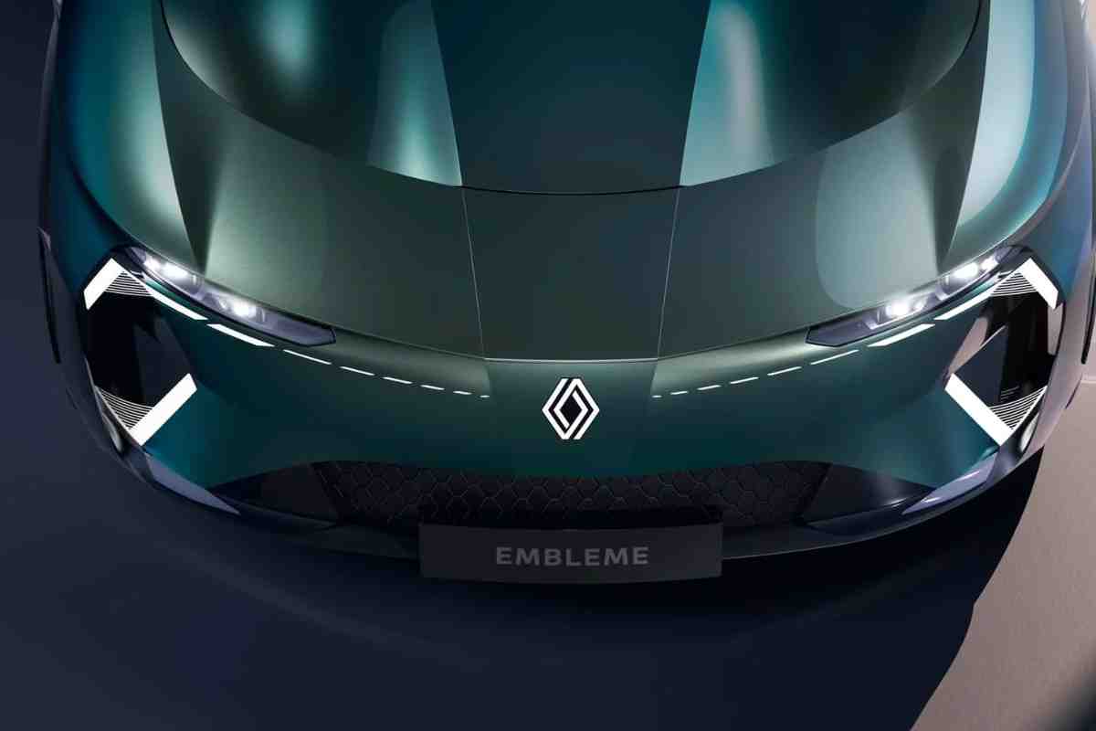 Renault, un calcio ad elettrico e benzina